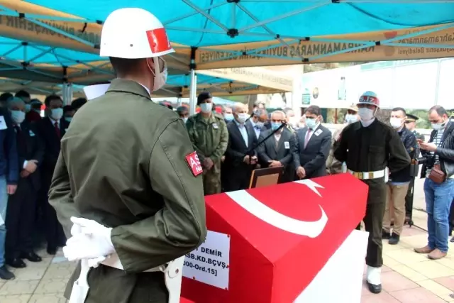 Şehit Astsubay Kıdemli Başçavuş Mehmet Demir son yolculuğuna uğurlandı Şehit Astsubay Kıdemli Başçavuş Mehmet Demir son yolculuğuna uğurlandı