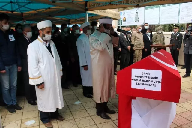 Şehit Astsubay Kıdemli Başçavuş Mehmet Demir son yolculuğuna uğurlandı Şehit Astsubay Kıdemli Başçavuş Mehmet Demir son yolculuğuna uğurlandı