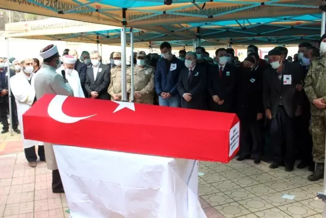 Şehit Astsubay Kıdemli Başçavuş Mehmet Demir son yolculuğuna uğurlandı Şehit Astsubay Kıdemli Başçavuş Mehmet Demir son yolculuğuna uğurlandı