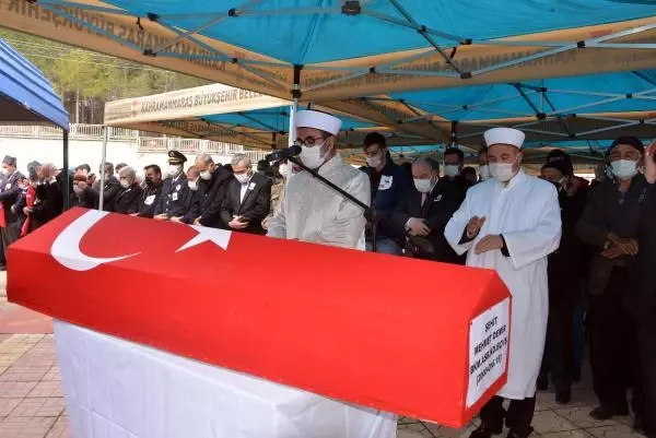 Şehit Mehmet Demir'in cenaze namazını dayısı kıldırdı Şehit Mehmet Demir'in cenaze namazını dayısı kıldırdı