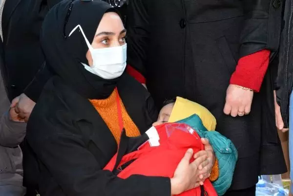 Şehit Mehmet Demir'in cenaze namazını dayısı kıldırdı Şehit Mehmet Demir'in cenaze namazını dayısı kıldırdı