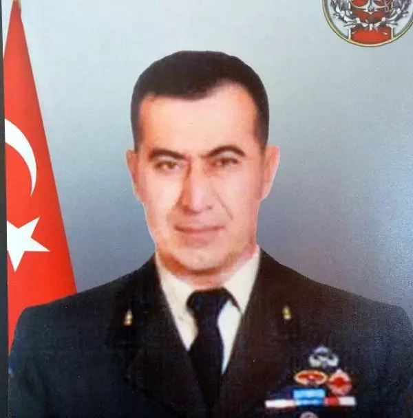 Şehit Mehmet Demir'in cenaze namazını dayısı kıldırdı Şehit Mehmet Demir'in cenaze namazını dayısı kıldırdı