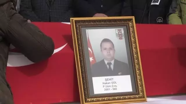 Son dakika haberi: Şehit Piyade Uzman Çavuş Hakan Gül, son yolculuğuna uğurlandı Son dakika haberi: Şehit Piyade Uzman Çavuş Hakan Gül, son yolculuğuna uğurlandı