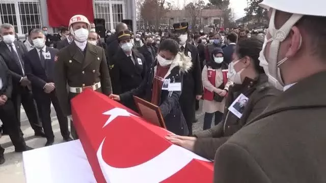 Son dakika haberi: Şehit Piyade Uzman Çavuş Hakan Gül, son yolculuğuna uğurlandı Son dakika haberi: Şehit Piyade Uzman Çavuş Hakan Gül, son yolculuğuna uğurlandı