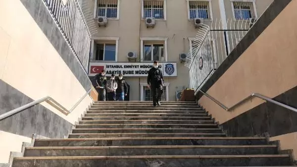 SULTANGAZİ'DE BORCUNU GERİ VERMEYEN ARKADAŞINI ÖLDÜREN ŞÜPHELİ YAKALANDI SULTANGAZİ'DE BORCUNU GERİ VERMEYEN ARKADAŞINI ÖLDÜREN ŞÜPHELİ YAKALANDI