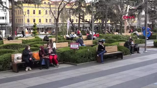 TRABZON 'Kırmızı' kategorideki Trabzon'da sahil ve parklar doldu TRABZON 'Kırmızı' kategorideki Trabzon'da sahil ve parklar doldu