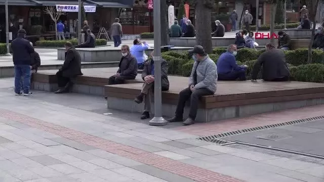 TRABZON 'Kırmızı' kategorideki Trabzon'da sahil ve parklar doldu TRABZON 'Kırmızı' kategorideki Trabzon'da sahil ve parklar doldu