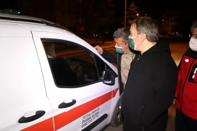 Vali'den, denetim yapan polislere kahve ikramı Vali'den, denetim yapan polislere kahve ikramı