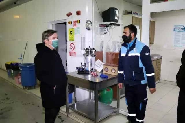 Vali'den, denetim yapan polislere kahve ikramı Vali'den, denetim yapan polislere kahve ikramı
