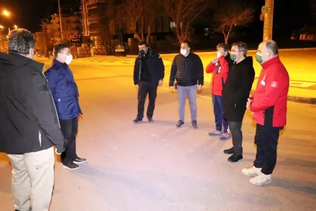 Vali'den, denetim yapan polislere kahve ikramı Vali'den, denetim yapan polislere kahve ikramı
