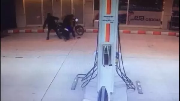 Son dakika haberi... KOCAELİ Veresiye vermeyen market görevlisinin darbedilmesi kamerada Son dakika haberi... KOCAELİ Veresiye vermeyen market görevlisinin darbedilmesi kamerada