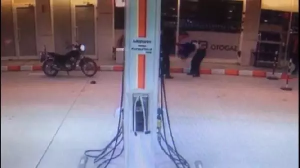 Son dakika haberi... KOCAELİ Veresiye vermeyen market görevlisinin darbedilmesi kamerada Son dakika haberi... KOCAELİ Veresiye vermeyen market görevlisinin darbedilmesi kamerada