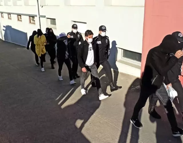 Yasa dışı bahisçiler, kurbanlarını en çok izlenen filme reklam vererek bulmuş Yasa dışı bahisçiler, kurbanlarını en çok izlenen filme reklam vererek bulmuş