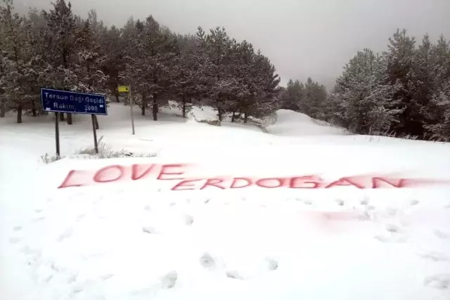 2 bin metreye 'Love Erdoğan' yazdı 2 bin metreye 'Love Erdoğan' yazdı