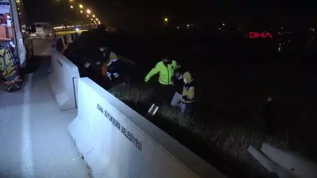 ADANA Kontrolden çıkan otomobil, atık su kanalına devrildi: 1 yaralı ADANA Kontrolden çıkan otomobil, atık su kanalına devrildi: 1 yaralı