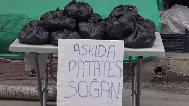 AFYONKARAHİSAR - Bir esnaf 'askıda patates ve soğan' uygulaması başlattı AFYONKARAHİSAR - Bir esnaf 'askıda patates ve soğan' uygulaması başlattı