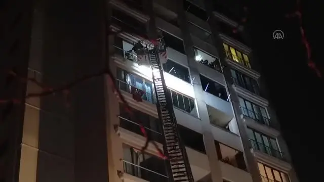 Son dakika haber! Apartman dairesinde çıkan yangında 5 kişi dumandan etkilendi Son dakika haber! Apartman dairesinde çıkan yangında 5 kişi dumandan etkilendi
