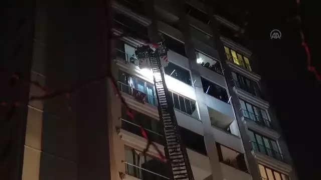 Son dakika haber! Apartman dairesinde çıkan yangında 5 kişi dumandan etkilendi Son dakika haber! Apartman dairesinde çıkan yangında 5 kişi dumandan etkilendi