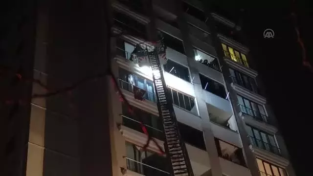 Son dakika haber! Apartman dairesinde çıkan yangında 5 kişi dumandan etkilendi Son dakika haber! Apartman dairesinde çıkan yangında 5 kişi dumandan etkilendi