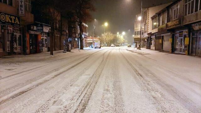 Ardahan'da yeniden kar yağışı başladı Ardahan'da yeniden kar yağışı başladı