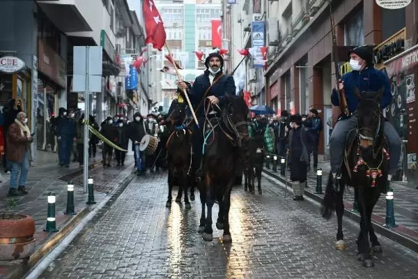 Artvin'in düşman işgalinden kurtuluşunun 100'üncü yıl dönümü törenle kutlandı. Artvin'in düşman işgalinden kurtuluşunun 100'üncü yıl dönümü törenle kutlandı.