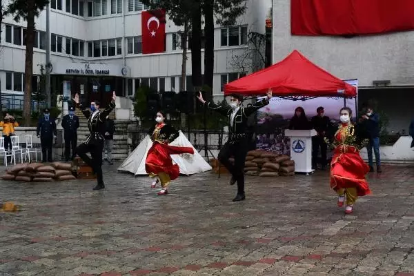 Artvin'in düşman işgalinden kurtuluşunun 100'üncü yıl dönümü törenle kutlandı. Artvin'in düşman işgalinden kurtuluşunun 100'üncü yıl dönümü törenle kutlandı.