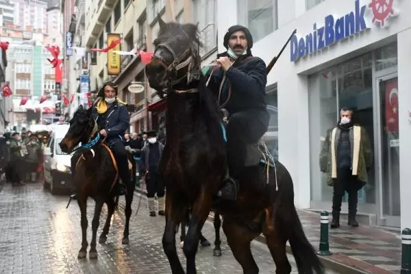 Artvin'in düşman işgalinden kurtuluşunun 100'üncü yıl dönümü törenle kutlandı. Artvin'in düşman işgalinden kurtuluşunun 100'üncü yıl dönümü törenle kutlandı.