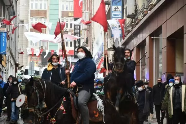 Artvin'in düşman işgalinden kurtuluşunun 100'üncü yıl dönümü törenle kutlandı. Artvin'in düşman işgalinden kurtuluşunun 100'üncü yıl dönümü törenle kutlandı.