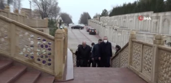 Son dakika haber | - Bakan Çavuşoğlu, Semerkant'ta Kerimov'un kabrini ziyaret etti