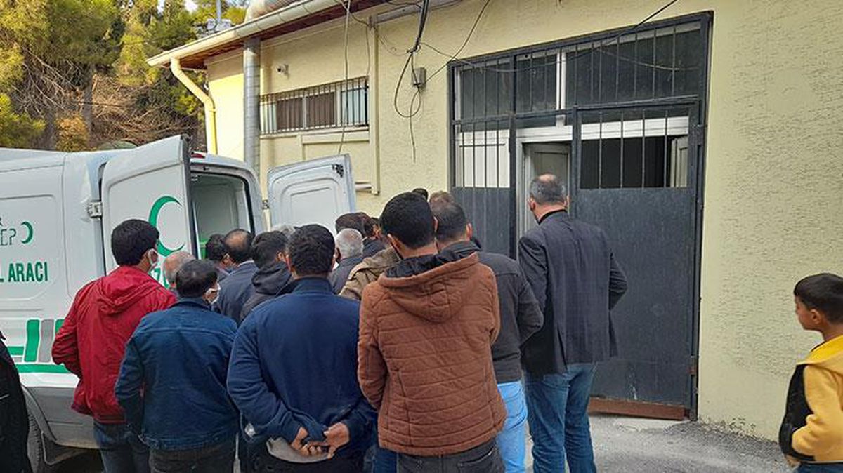 Balkonda oynadığı sırada aşağı düşen 4 yaşındaki çocuk, hayatını kaybetti