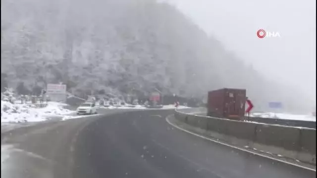 Bolu Dağı'nda kar yağışı başladı Bolu Dağı'nda kar yağışı başladı