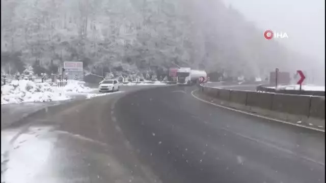 Bolu Dağı'nda kar yağışı başladı Bolu Dağı'nda kar yağışı başladı