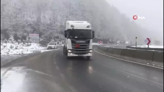 Bolu Dağı'nda kar yağışı başladı Bolu Dağı'nda kar yağışı başladı