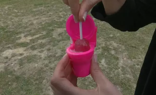 Çocukların izlediği videolarda yeni tehlike: klozet ambalajlı şekerleme Çocukların izlediği videolarda yeni tehlike: klozet ambalajlı şekerleme