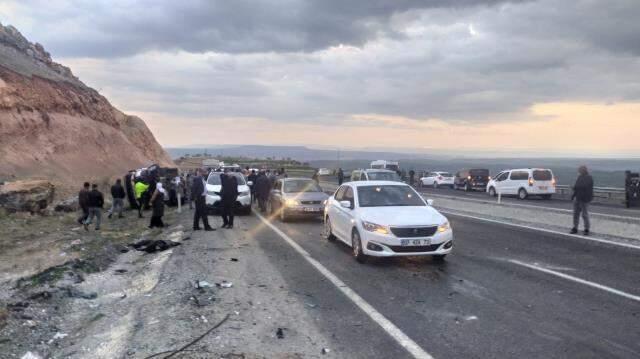 Diyarbakır'da feci kaza: 2'si çocuk 5 ölü, 3 yaralı