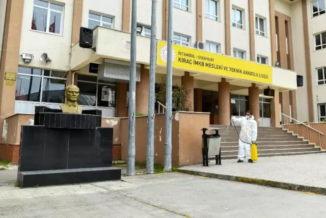 Esenyurt'ta okullar dezenfekte ediliyor Esenyurt'ta okullar dezenfekte ediliyor
