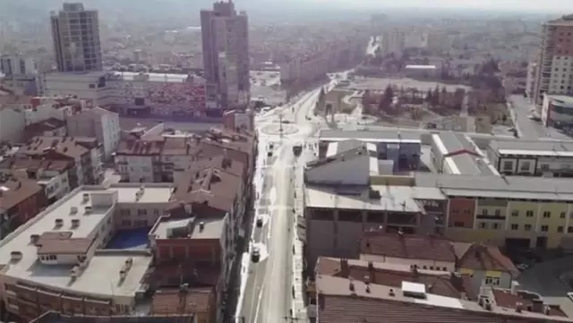 Haritada kırmızıya boyanan Aksaray'da tam kapanma uygulandı! Kent sessizliğe büründü Haritada kırmızıya boyanan Aksaray'da tam kapanma uygulandı! Kent sessizliğe büründü