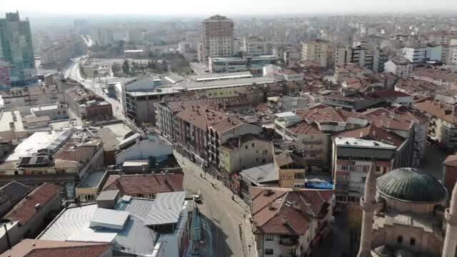 Haritada kırmızıya boyanan Aksaray'da tam kapanma uygulandı! Kent sessizliğe büründü Haritada kırmızıya boyanan Aksaray'da tam kapanma uygulandı! Kent sessizliğe büründü