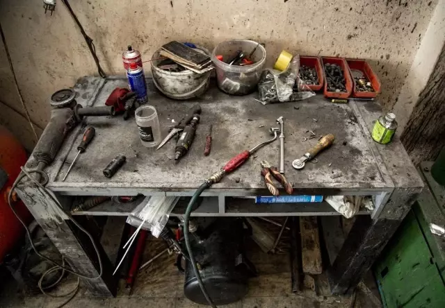 Son dakika haber! İki çocuk annesi Gül Usta 14 yıldır oto lastikçi dükkanı işletiyor