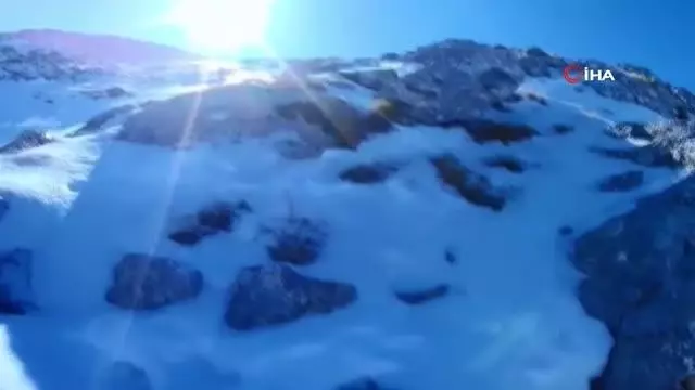 Isparta'da 2 bin 998 metrelik Dedegöl Dağı zirvesine solo tırmanışı yaptı Isparta'da 2 bin 998 metrelik Dedegöl Dağı zirvesine solo tırmanışı yaptı