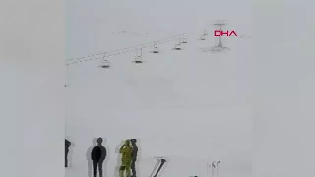ISPARTA Davraz'da telesiyej arızalandı, kayak severler tersten indirildi ISPARTA Davraz'da telesiyej arızalandı, kayak severler tersten indirildi