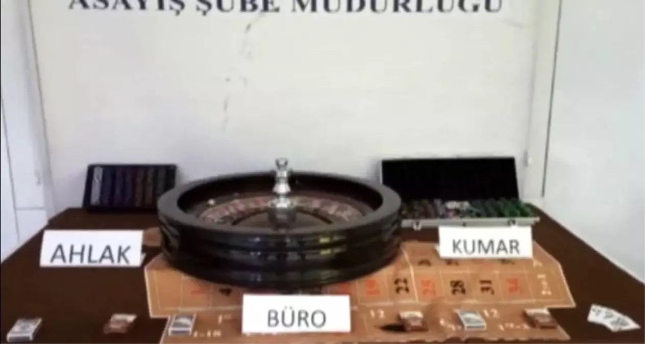 Kağıthane'de kumarhane baskınında 12 kişiye 53 bin lira ceza yazıldı