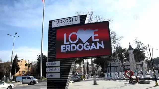 Kahramanmaraş'ta Love Erdoğan görseli LED ekranlara yansıtıldı