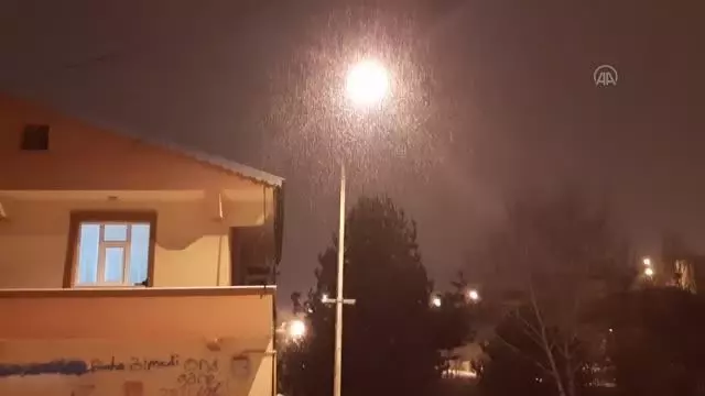 Ardahan'da yeniden kar yağışı başladı Ardahan'da yeniden kar yağışı başladı