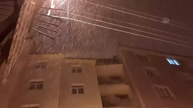 Ardahan'da yeniden kar yağışı başladı Ardahan'da yeniden kar yağışı başladı