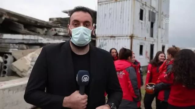 Kimi eczacı kimi muhasebeci arama kurtarma gönüllüsü kadınlar hazır kıta bekliyor Kimi eczacı kimi muhasebeci arama kurtarma gönüllüsü kadınlar hazır kıta bekliyor