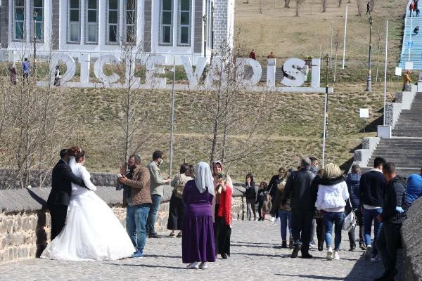 Kısıtlamasız ilk hafta sonu Diyarbakırlılar, tarihi mekanlara akın gitti