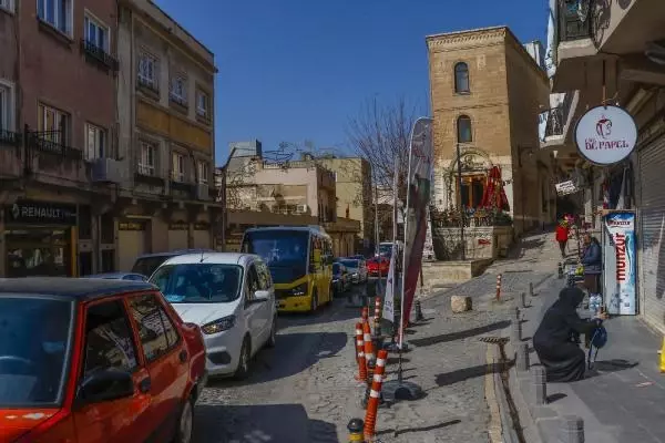 MARDİN Kısıtlamasız ilk hafta sonunda tarihi kent Mardin'de hareketlilik arttı MARDİN Kısıtlamasız ilk hafta sonunda tarihi kent Mardin'de hareketlilik arttı