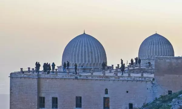 MARDİN Kısıtlamasız ilk hafta sonunda tarihi kent Mardin'de hareketlilik arttı MARDİN Kısıtlamasız ilk hafta sonunda tarihi kent Mardin'de hareketlilik arttı