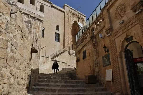 MARDİN Kısıtlamasız ilk hafta sonunda tarihi kent Mardin'de hareketlilik arttı MARDİN Kısıtlamasız ilk hafta sonunda tarihi kent Mardin'de hareketlilik arttı